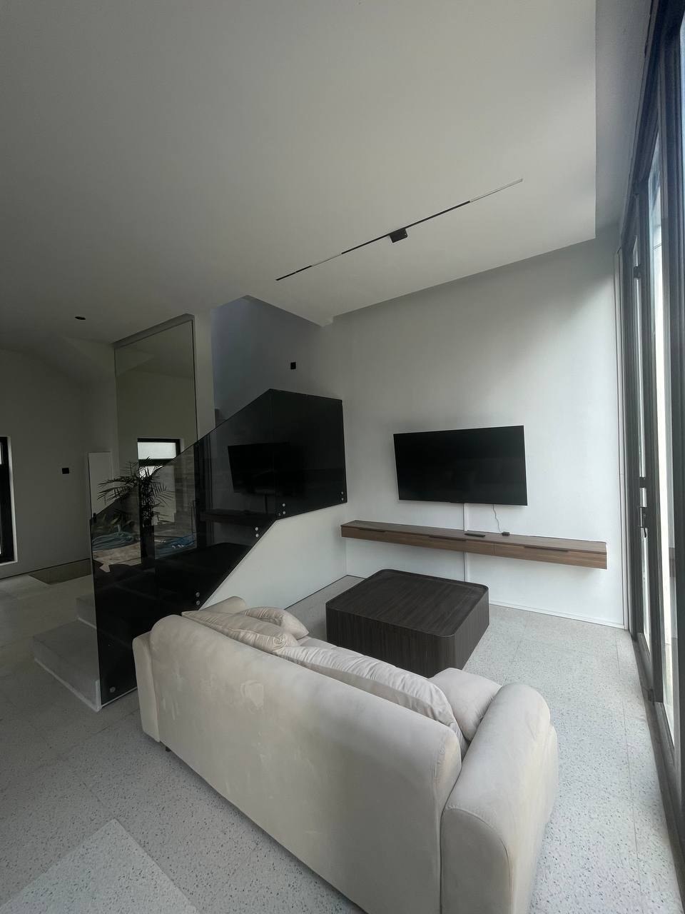 Aquamarine townhouse after renovation photo