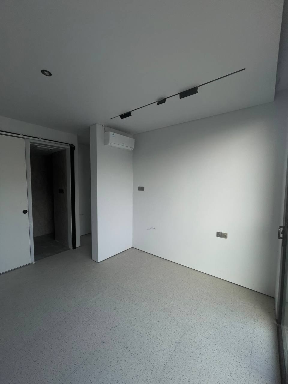 Aquamarine townhouse before renovation photo